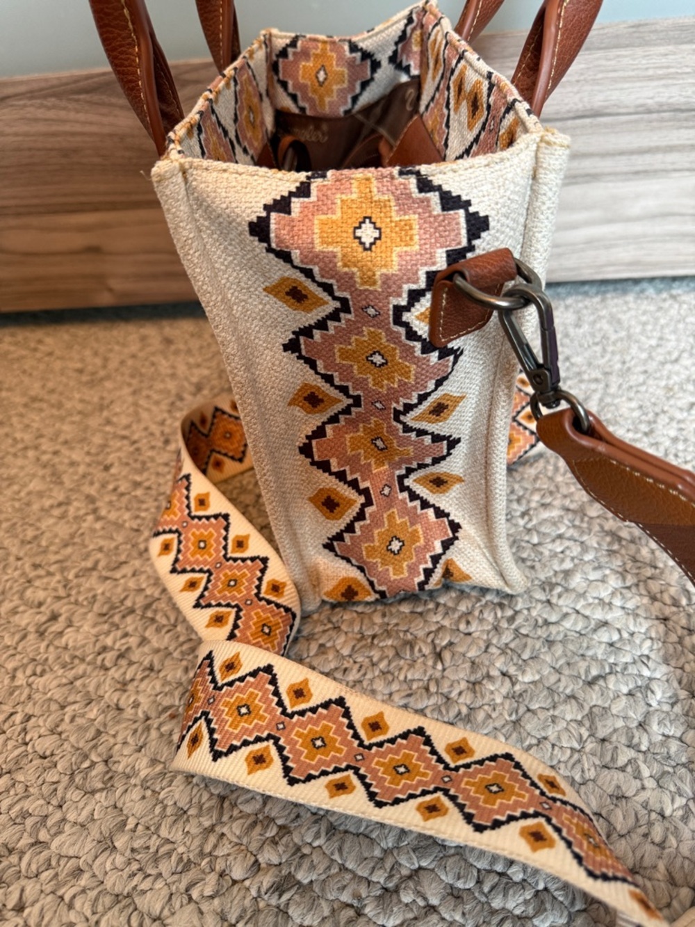 Wrangler Cream & Tan Embroidered Crossbody Tote with Patterned Strap - Picture 6 of 8